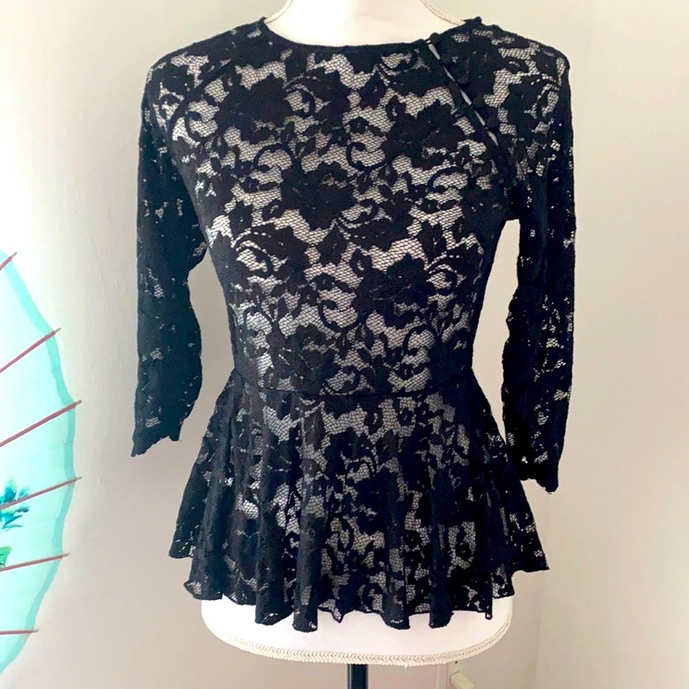 Dolce Vita Lace Top size Small Pretty Button Detail